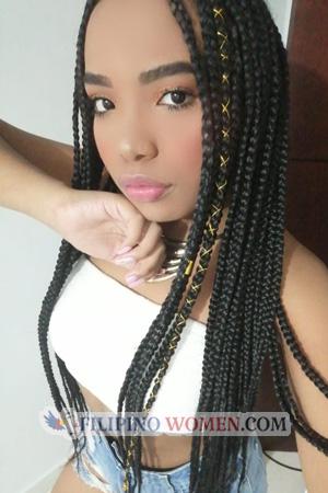 192916 - Yenssy Age: 29 - Colombia