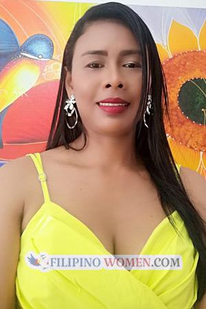 211146 - Yeinis Age: 40 - Colombia