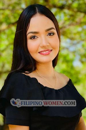 220403 - Laura Age: 28 - Colombia