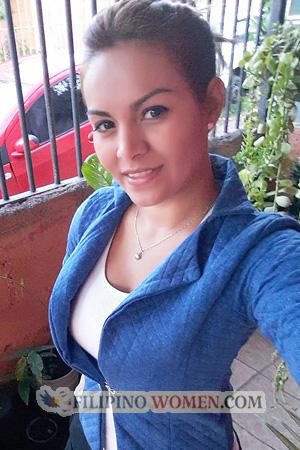 223464 - Laura Age: 36 - Costa Rica